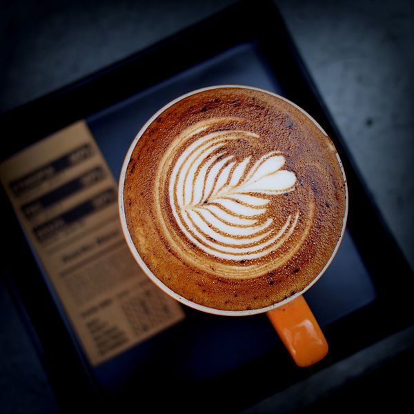 Cà Phê Ban Mê: Nghệ Thuật Flat White Tinh Tế Từ Lớp Sữa Mịn Màng
