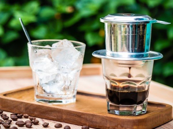 Cà Phê Ban Mê: Tuyệt Chiêu Pha Phin Đen Đá Đậm Vị Truyền Thống